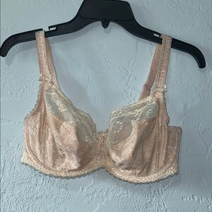 Elegant Lace Underwire Bra - Cream